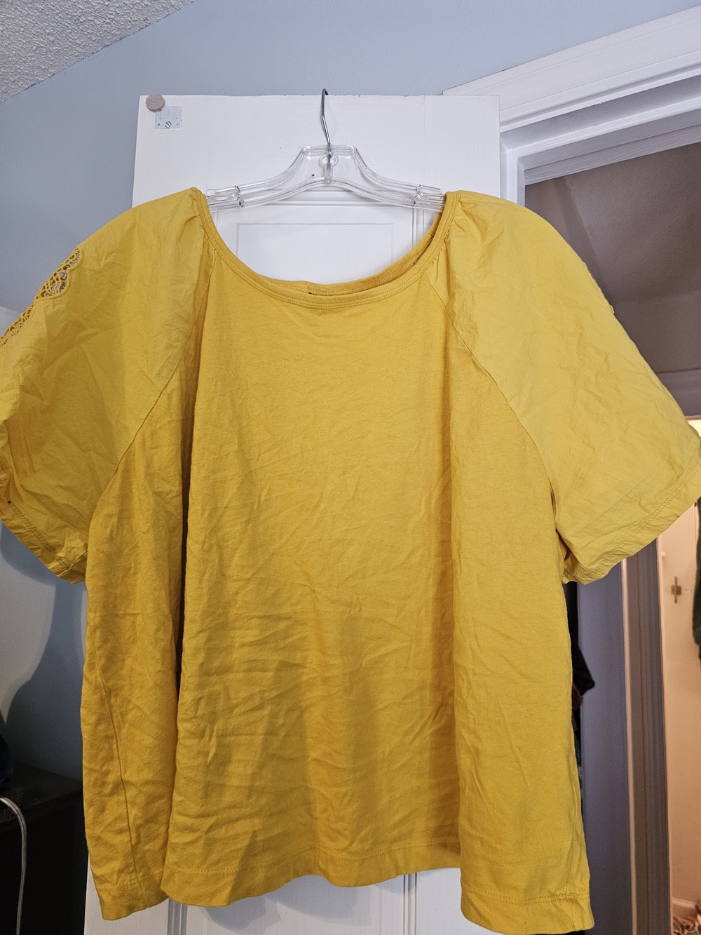 4/$25 Old Navy Yellow Short Sleeve Cotton Tee